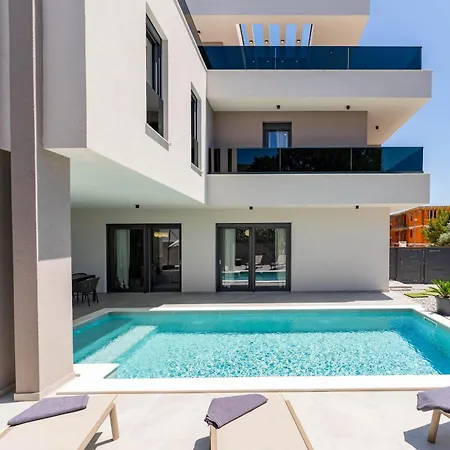 Villa Camino For 6 People Near Fazana With Sea View & Only 700 Meters From The