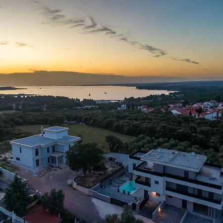 Camino For 6 People Near Fazana With Sea View & Only 700 Meters From The Stinjan