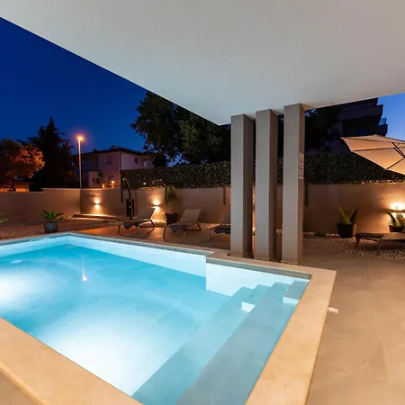Camino For 6 People Near Fazana With Sea View & Only 700 Meters From The Villa Stinjan