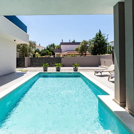 Camino For 6 People Near Fazana With Sea View & Only 700 Meters From The Villa Stinjan